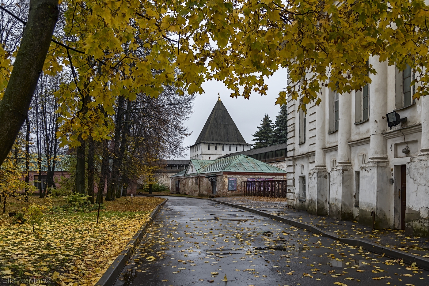 Спасо-Преображенский монастырь Ярославль осень